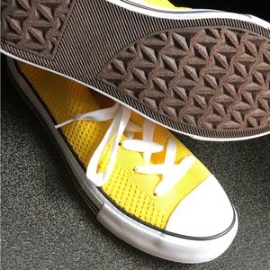 Yellow knit canvas size 11 nwt